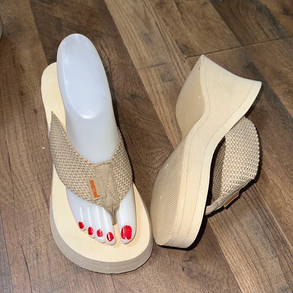 Rocket dog wedges